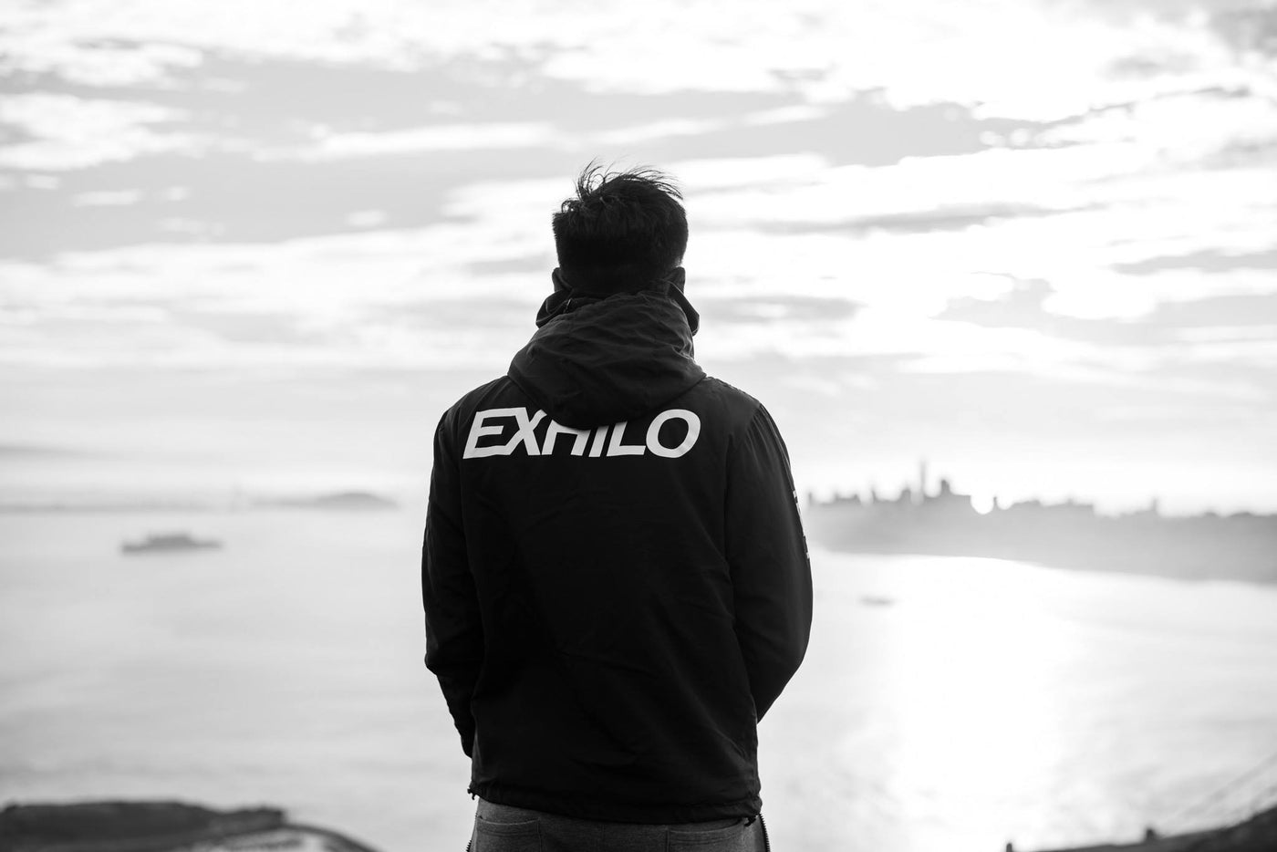 Exhilo windbreaker Backside logo view